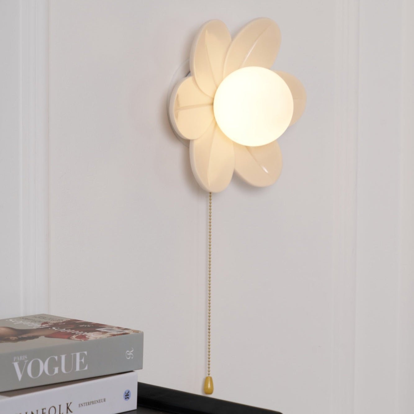 Acroma Nordic Art Flowers Resin Wall Lamp