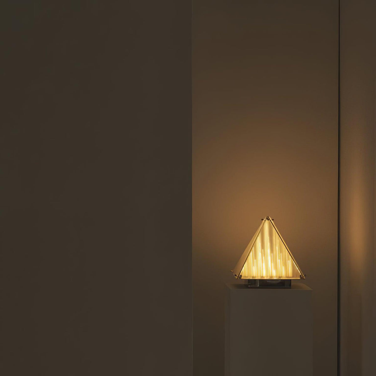 Mymiryre Pyramid Glass Table Lamp