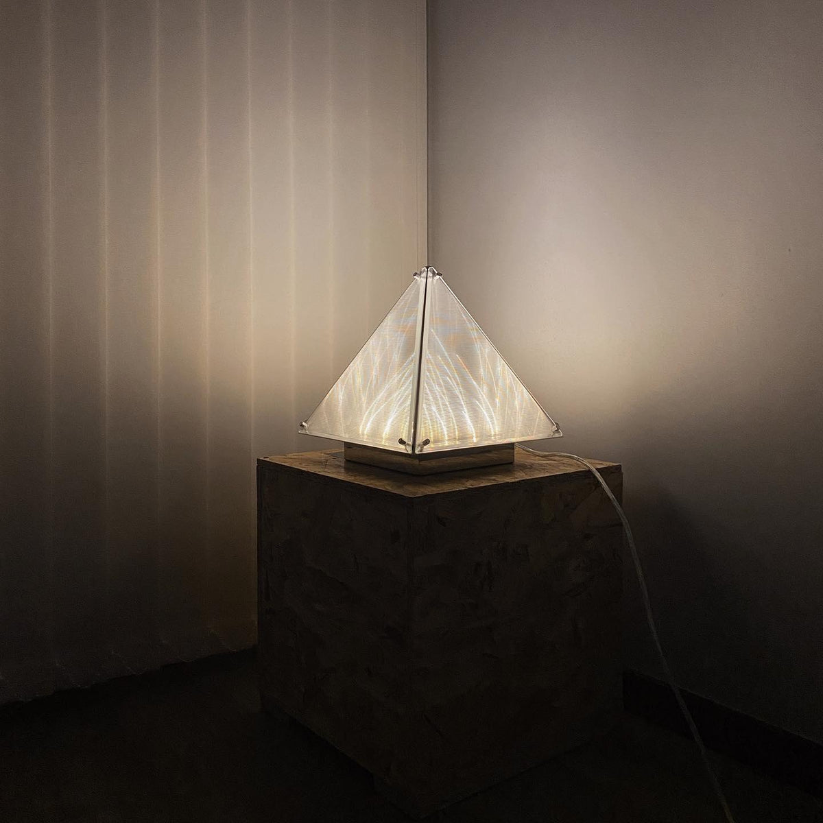 Mymiryre Pyramid Glass Table Lamp