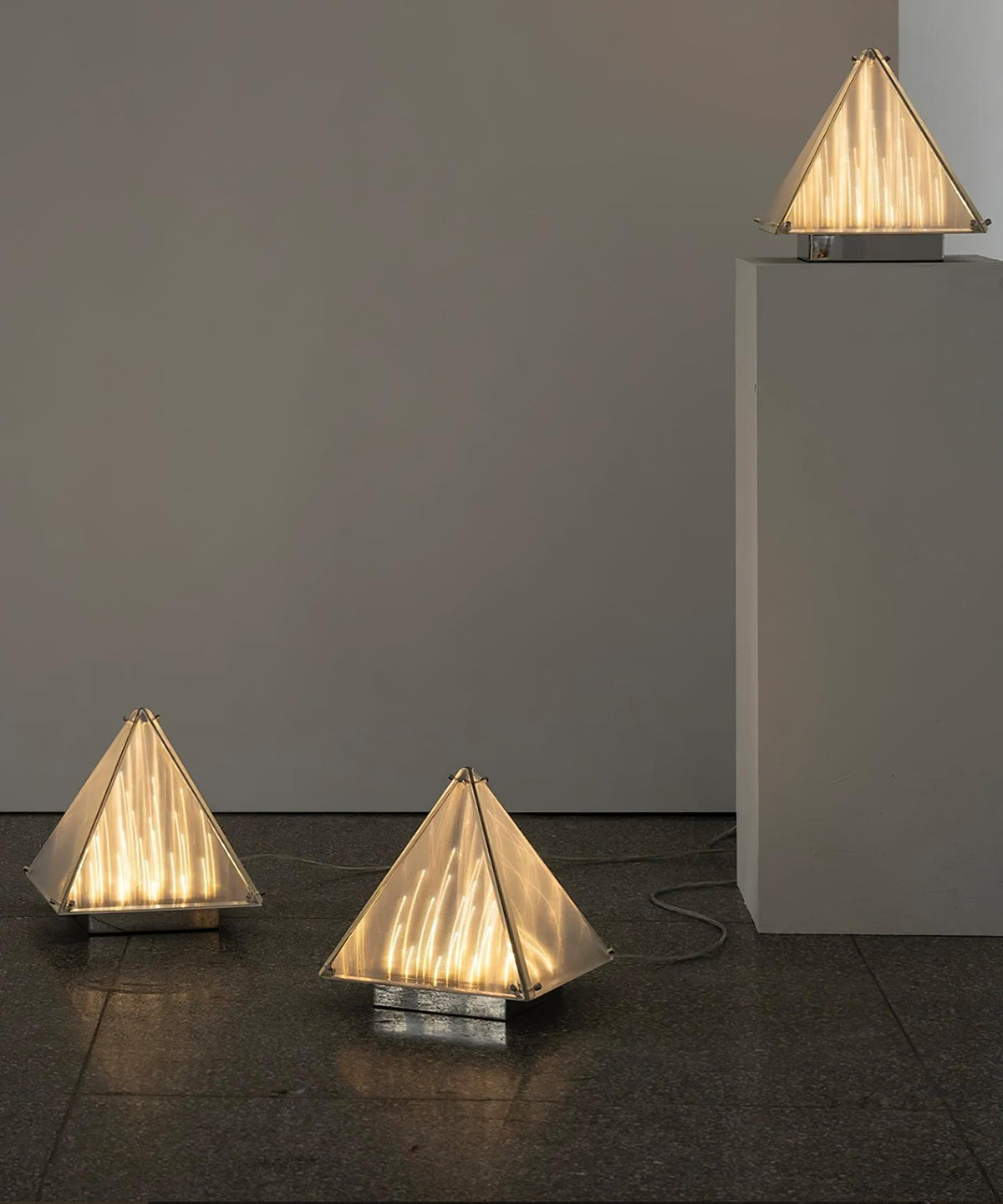 Mymiryre Pyramid Glass Table Lamp