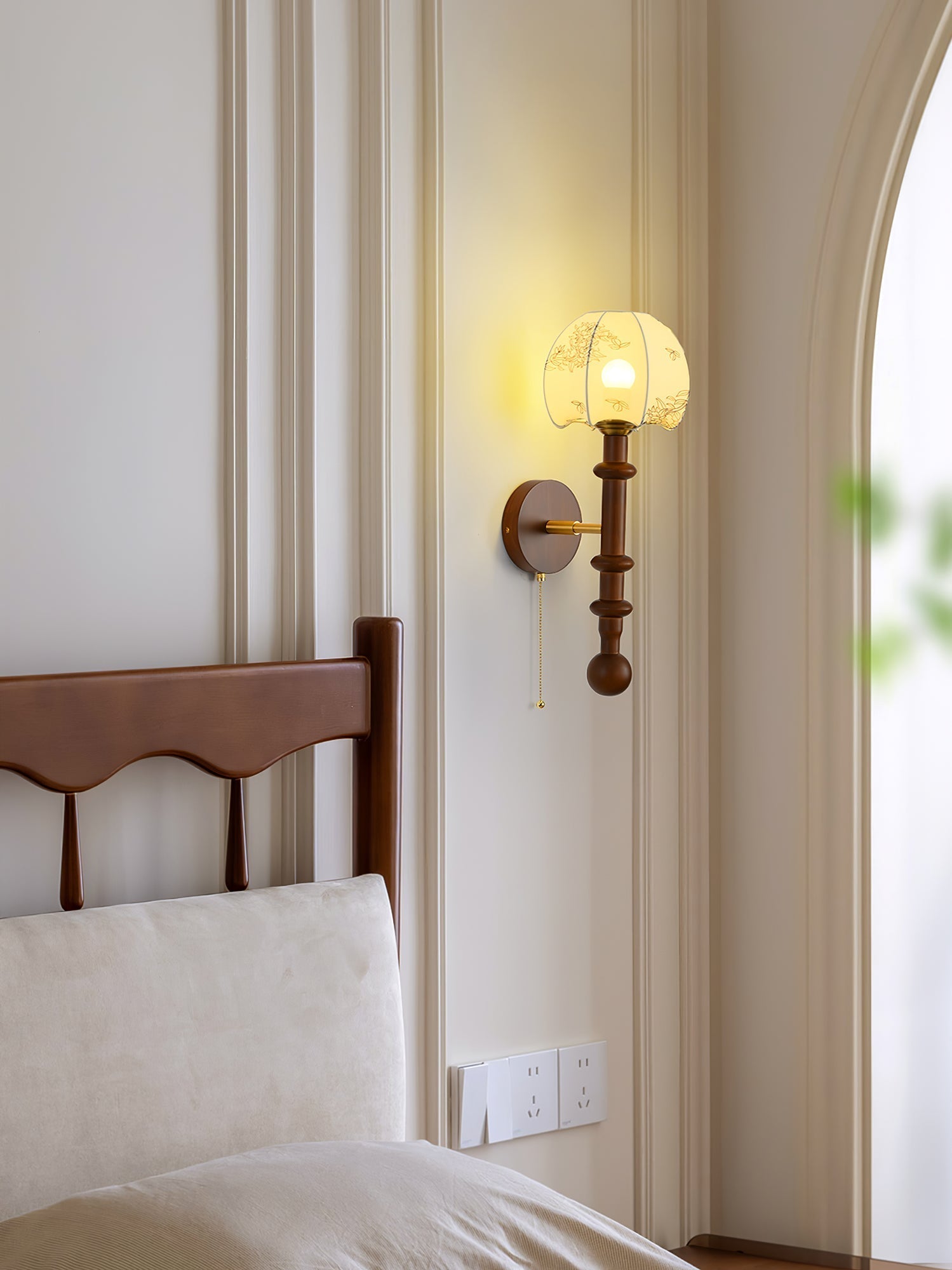 Hilda Roma Elegance Wood Sconce Wall lamp - Neutral Decor