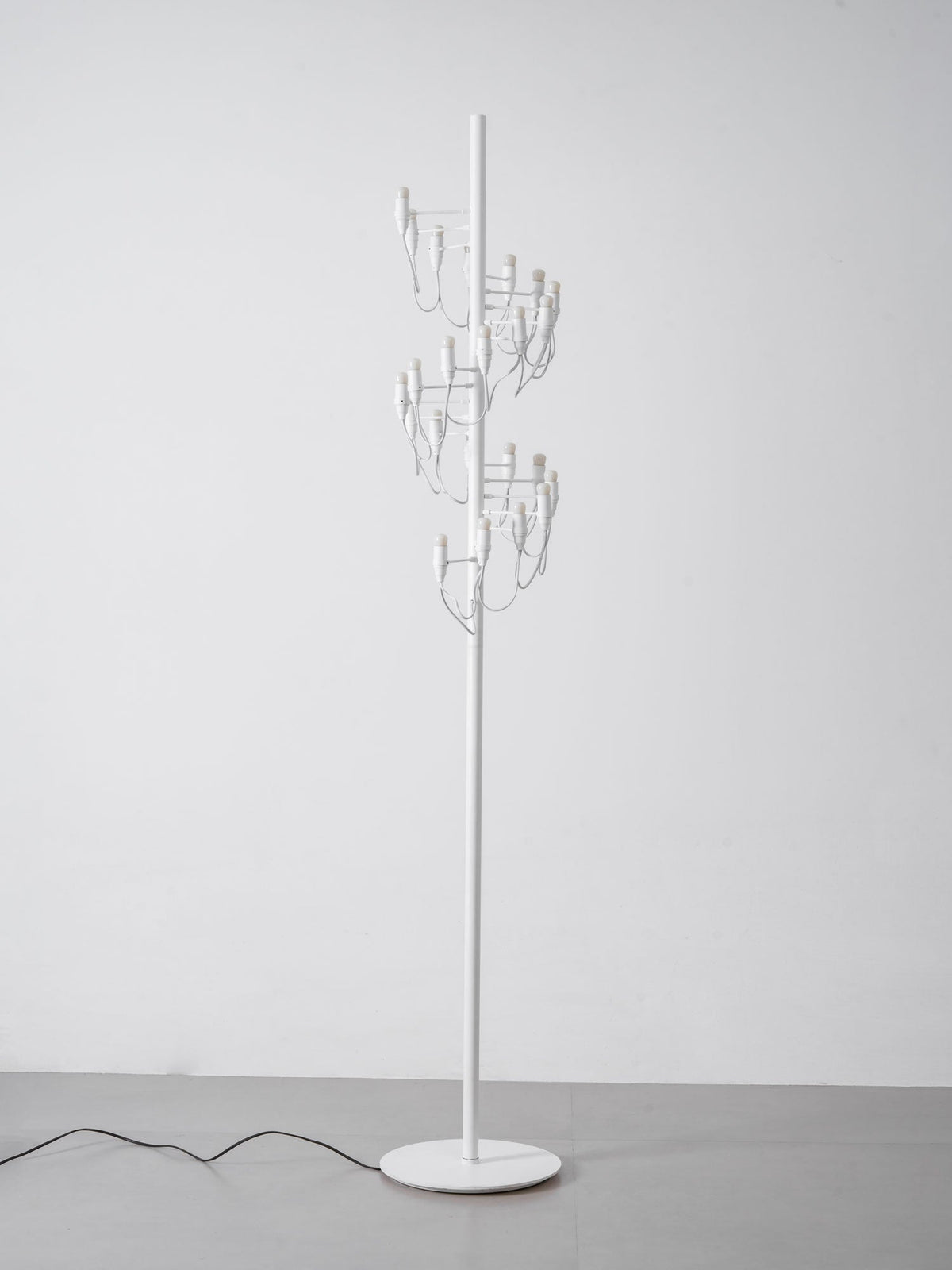 Olliryra Sculptural Steel Floor Lamp