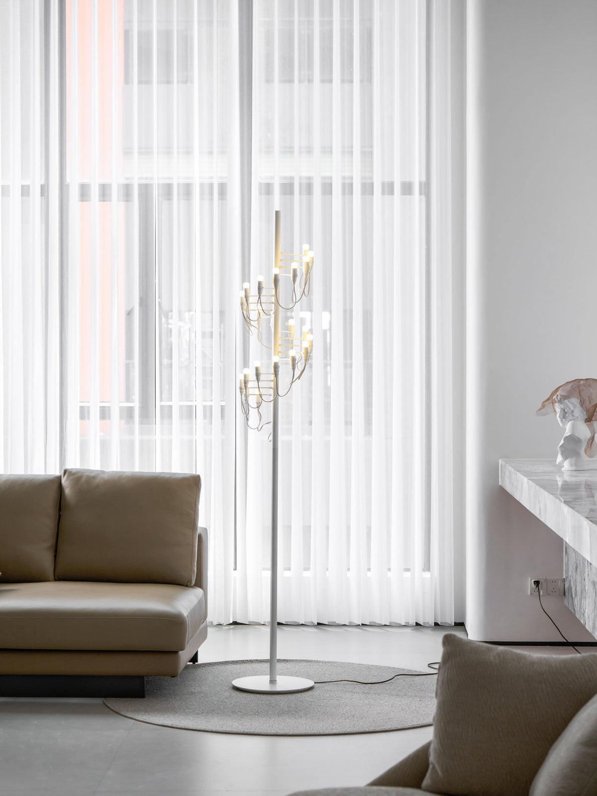 Olliryra Sculptural Steel Floor Lamp