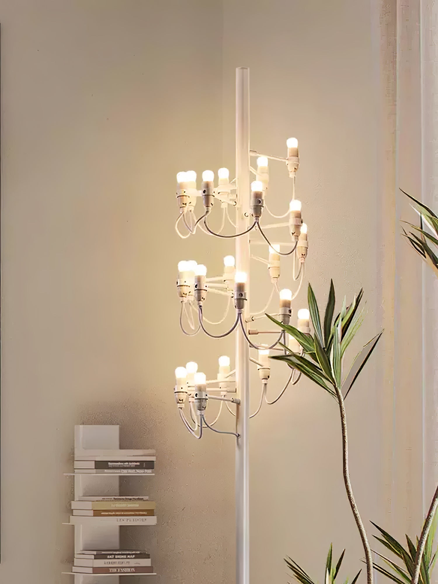Olliryra Sculptural Steel Floor Lamp