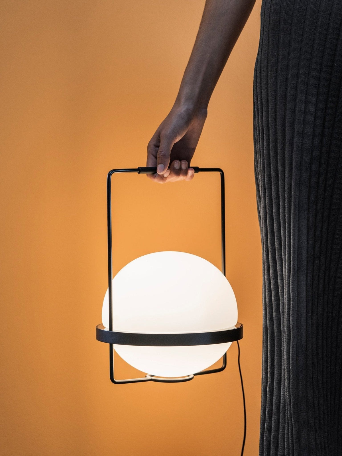 Avenalelia Contemporary Table Lamp