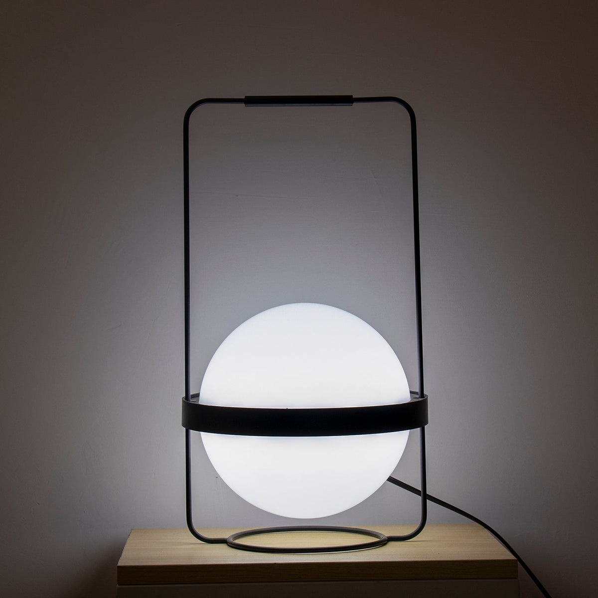 Avenalelia Contemporary Table Lamp