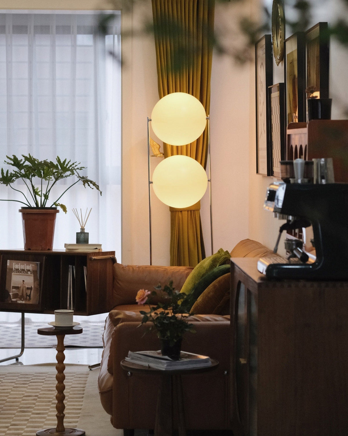 Sorarielle Floor Lamp