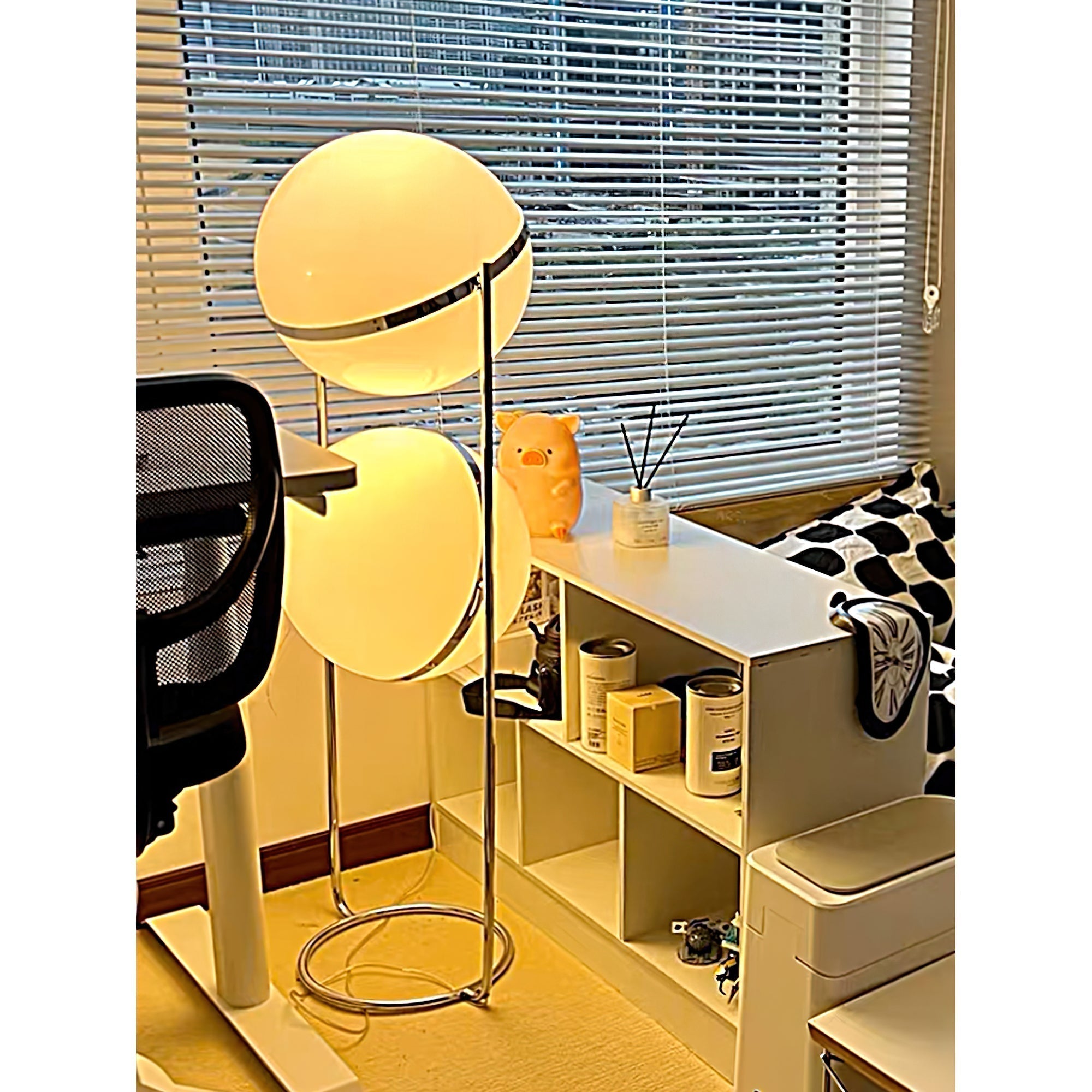 Sorarielle Floor Lamp