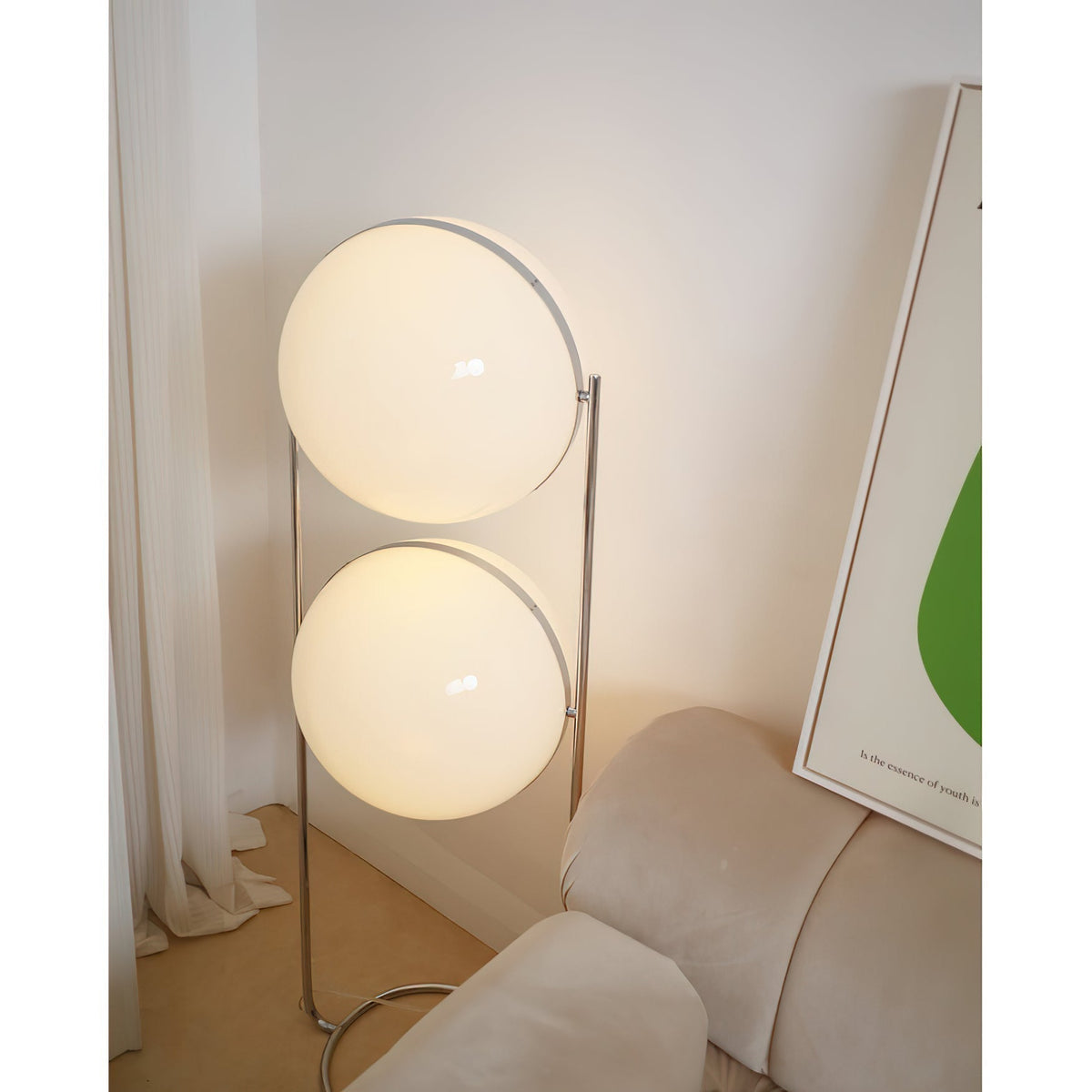 Sorarielle Floor Lamp