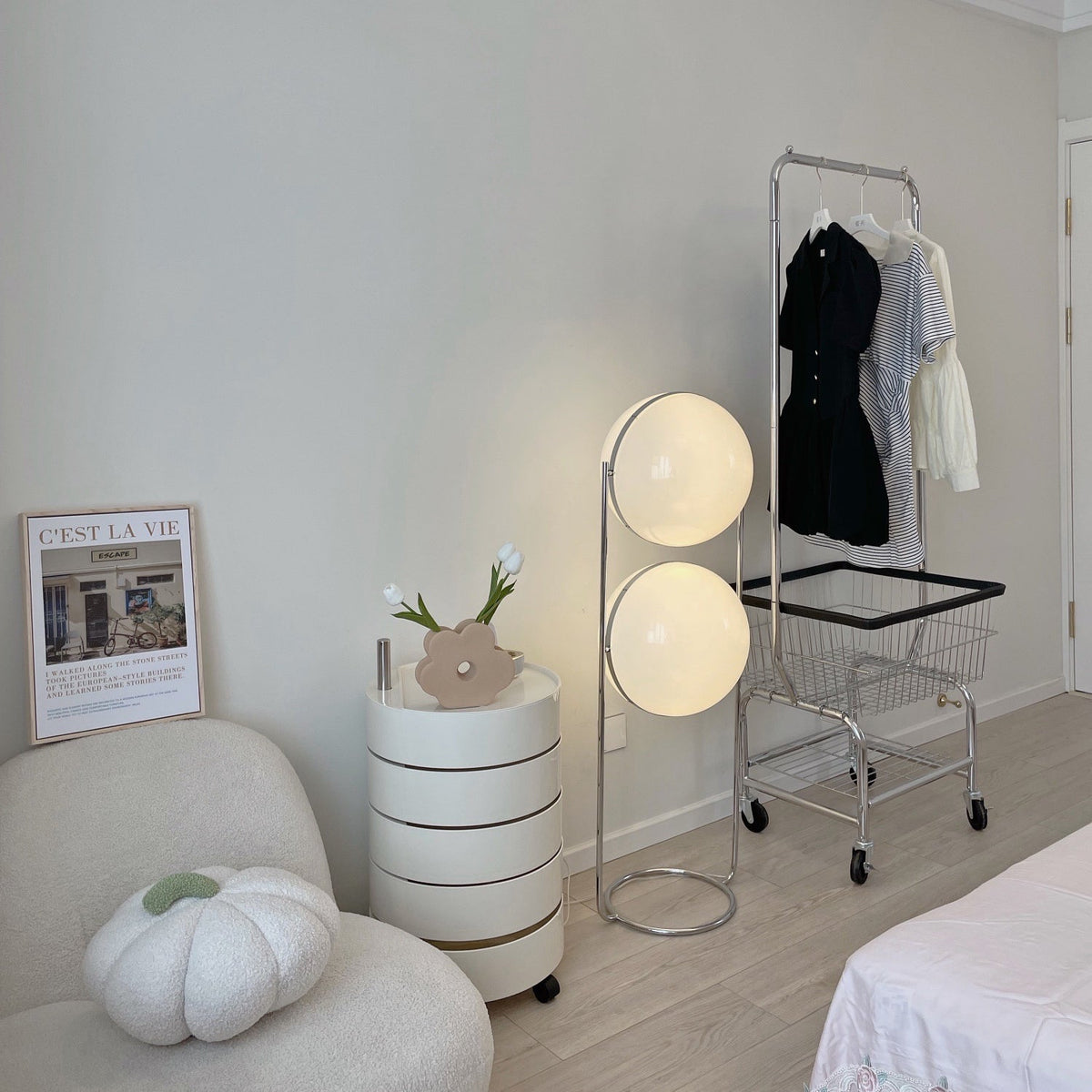 Sorarielle Floor Lamp