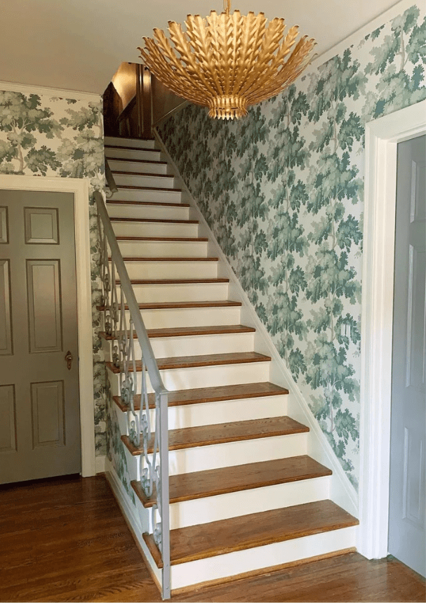Lumuira Luxurious Gilded Acanthus Chandelier