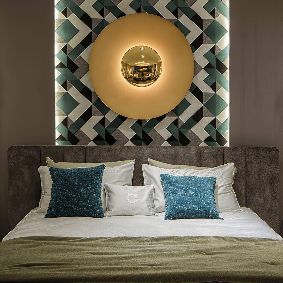Xevan Elegance Simplicity Glow Wall Light