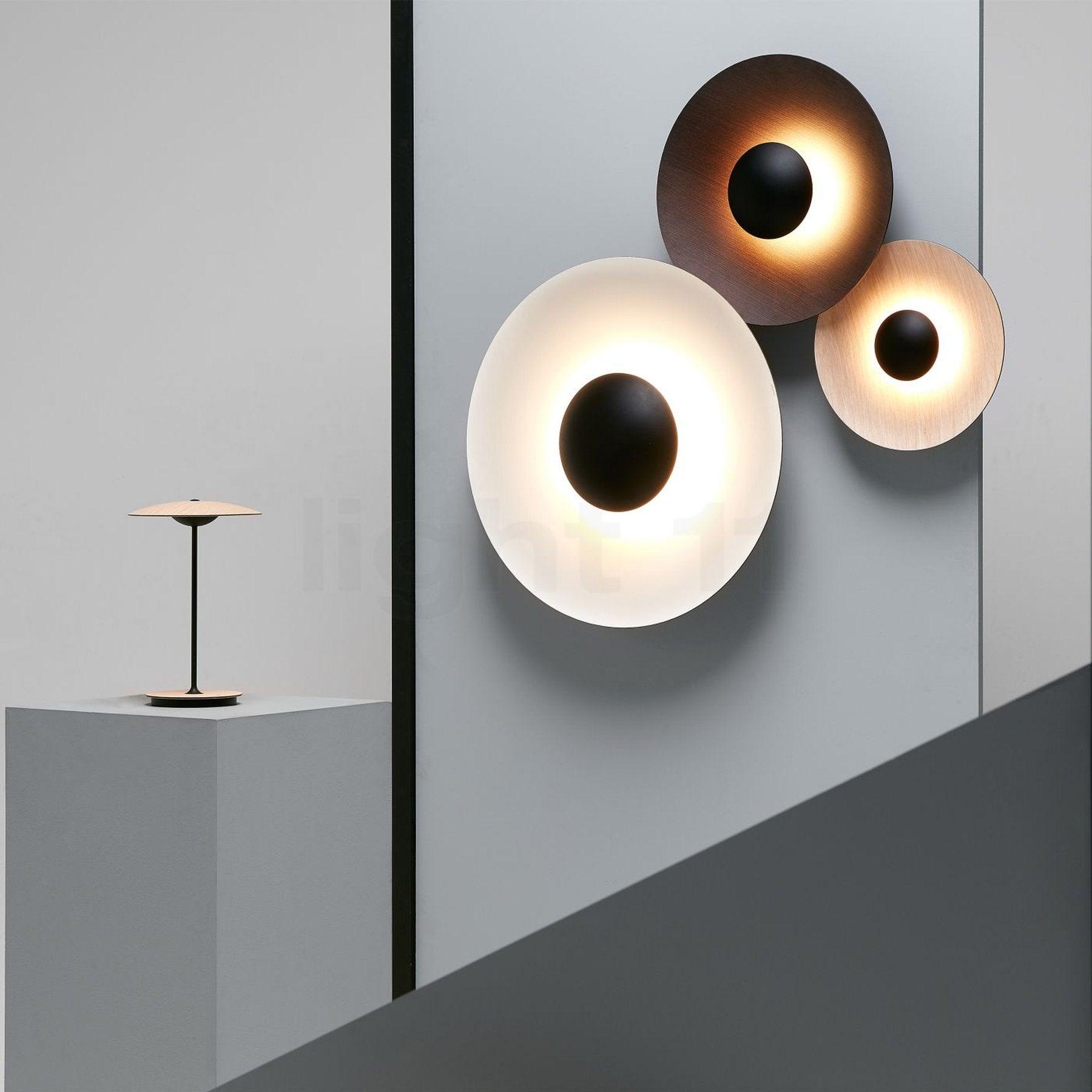 Xevan Elegance Simplicity Glow Wall Light