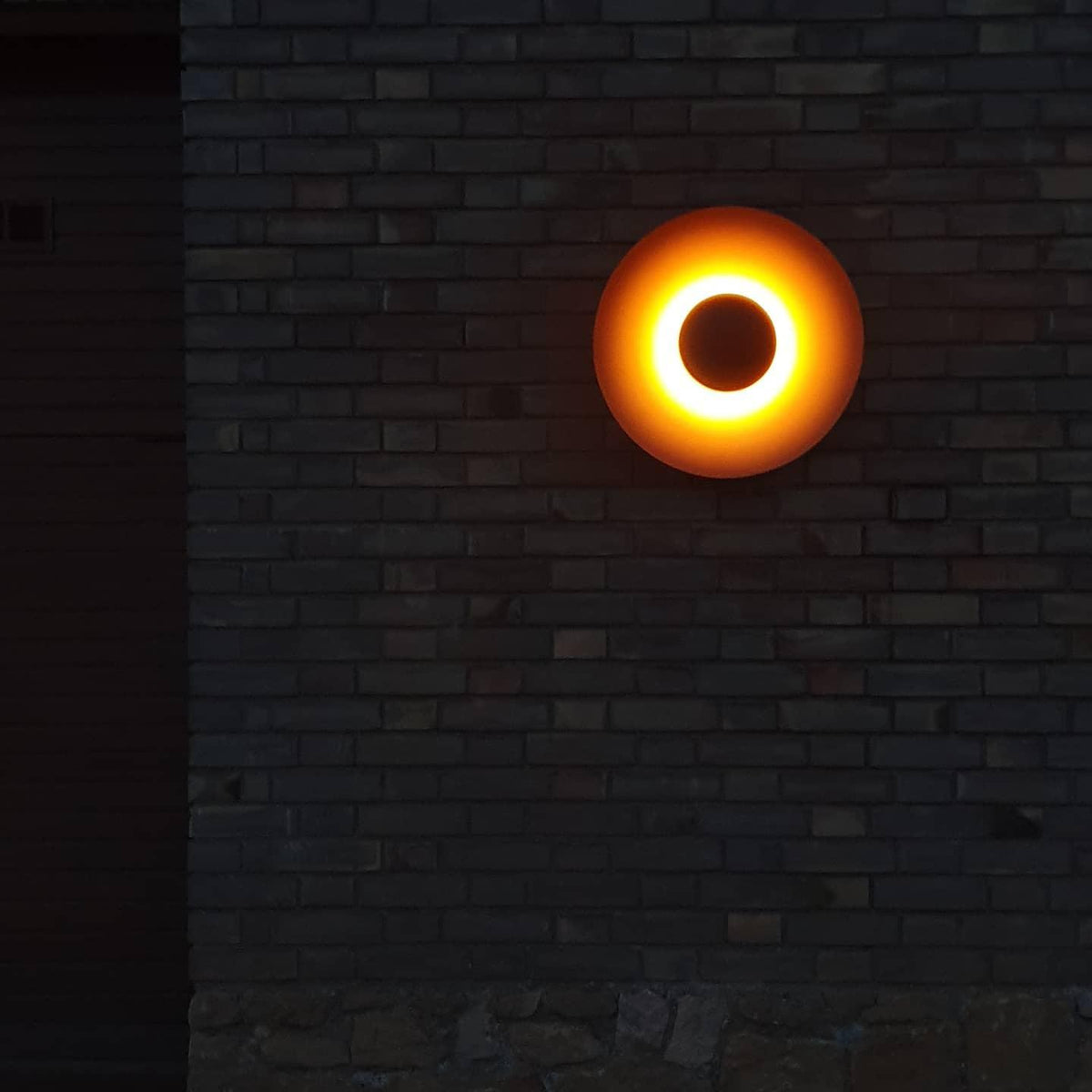 Xevan Elegance Simplicity Glow Wall Light