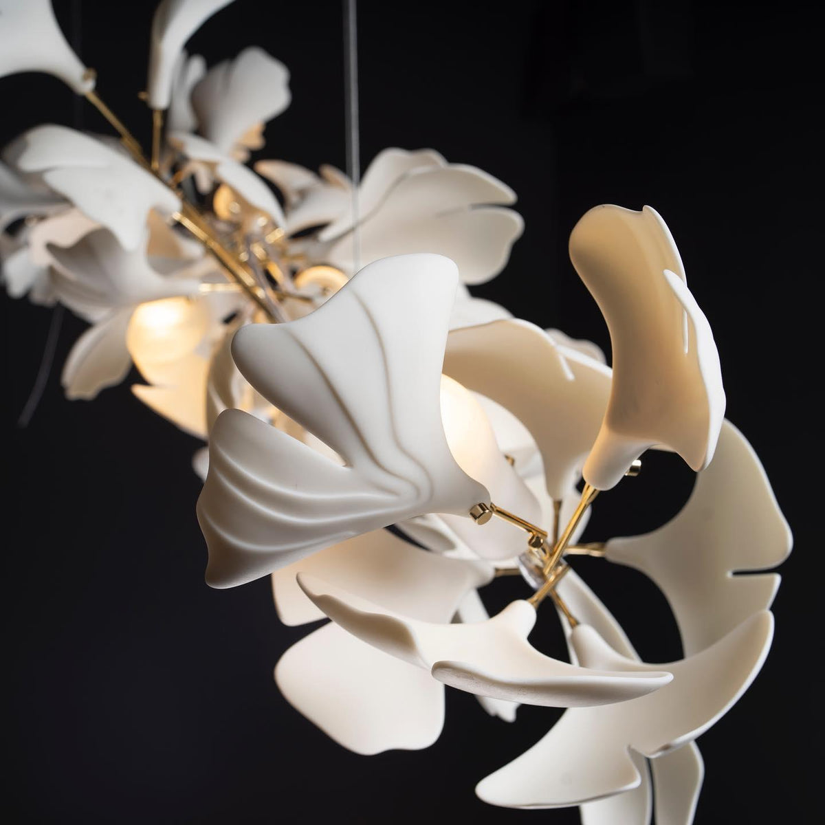 Ceroraine Chandelier Gingko A Porcelain LED Modern