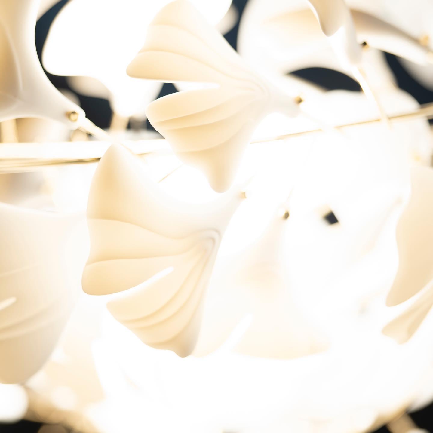 Ceroraine Chandelier Gingko A Porcelain LED Modern