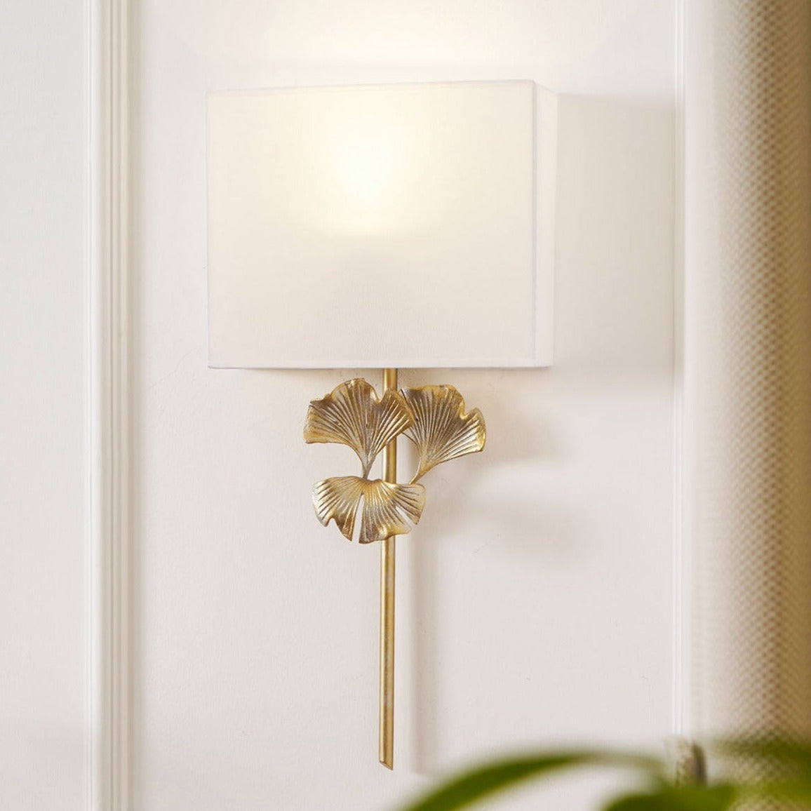 Marcel Ginkgo Leaf Wall Lamp