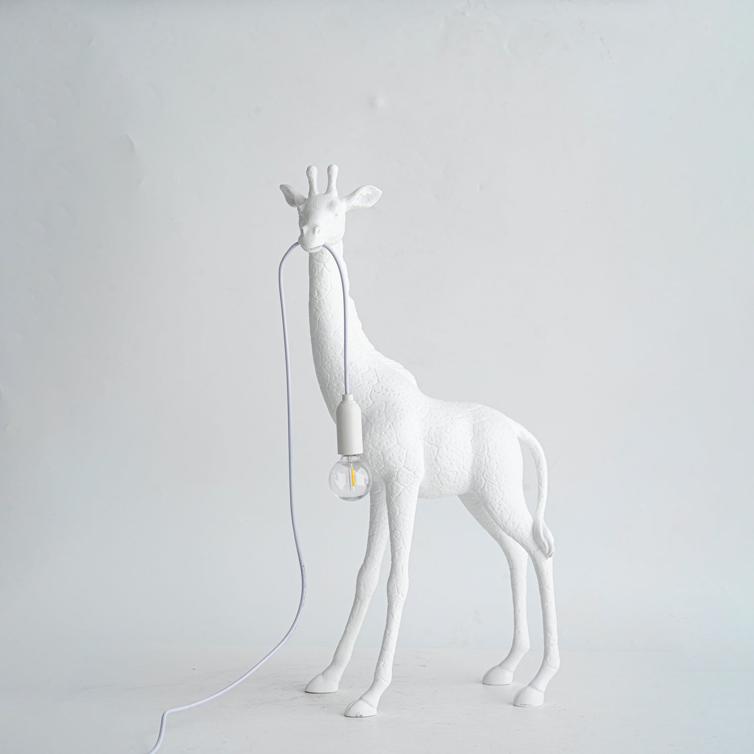 Fexl Luxurious Giraffe Royale Sculpture Floor Lamp
