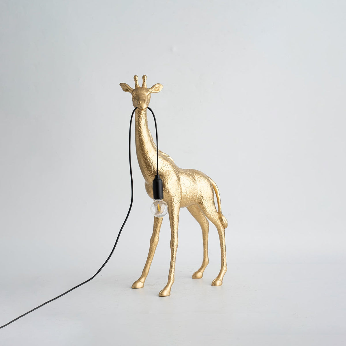 Fexl Luxurious Giraffe Royale Sculpture Floor Lamp