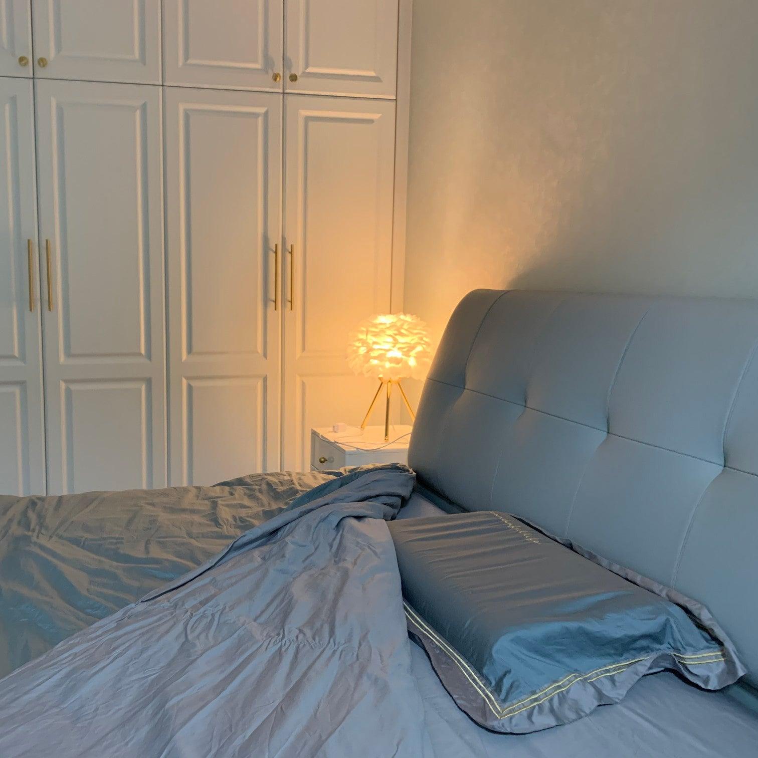 Nilo Feather Feminine Table Lamp - Neutral Decor