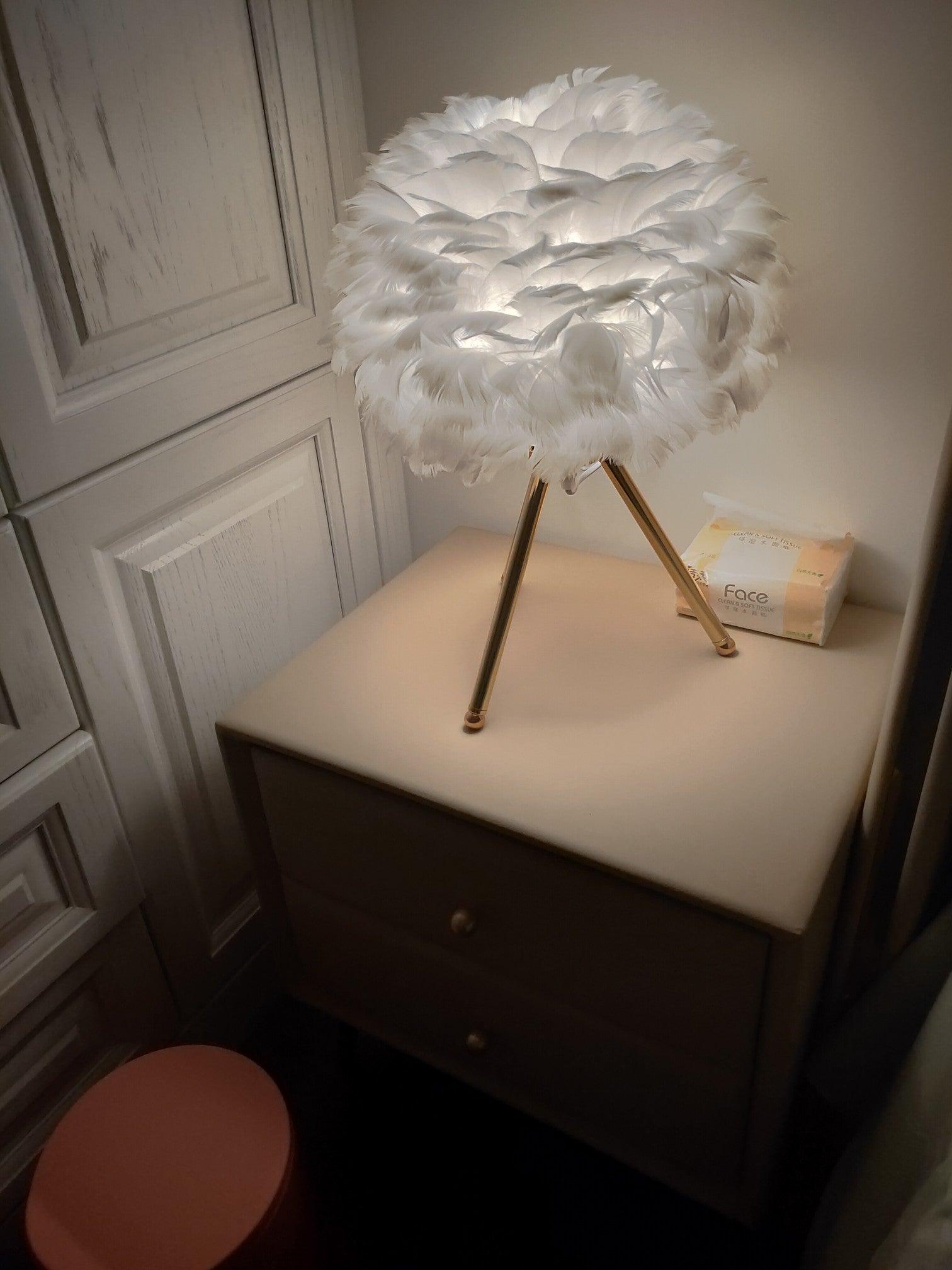 Nilo Feather Feminine Table Lamp - Neutral Decor