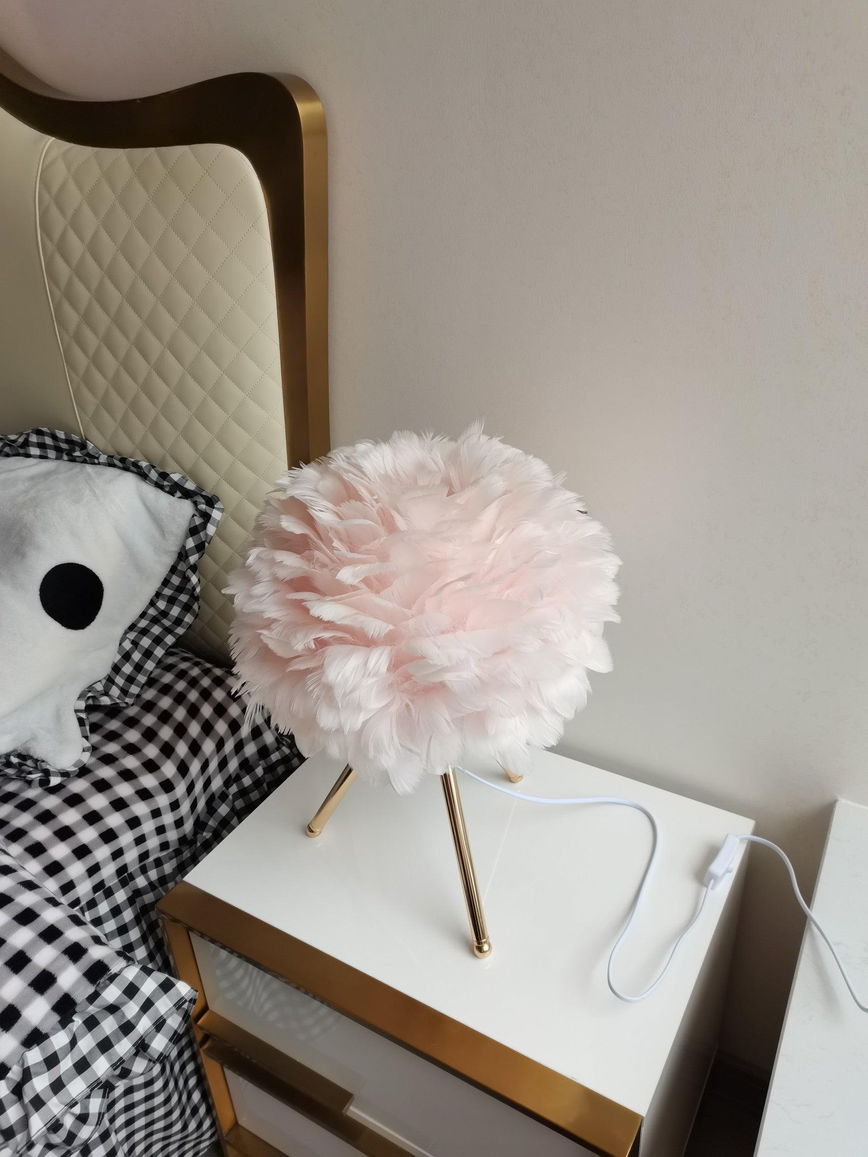 Nilo Feather Feminine Table Lamp - Neutral Decor