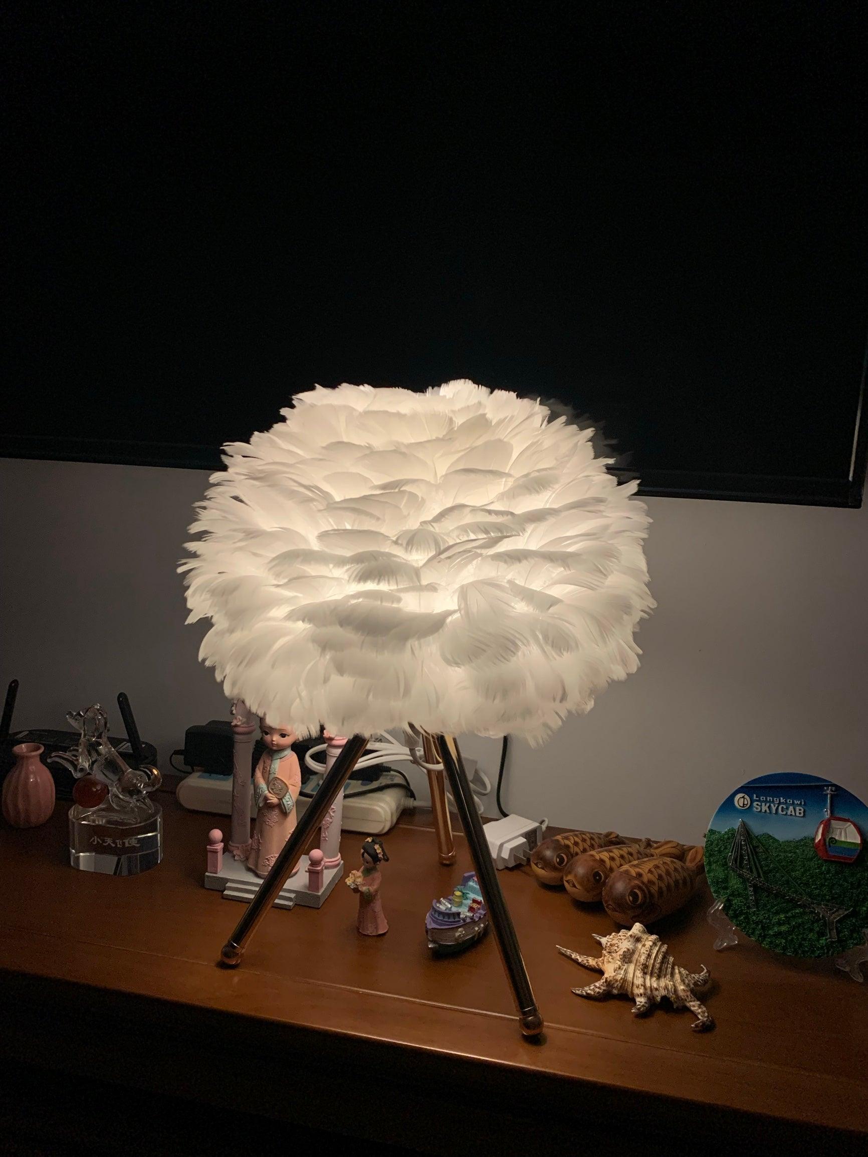 Nilo Feather Feminine Table Lamp - Neutral Decor