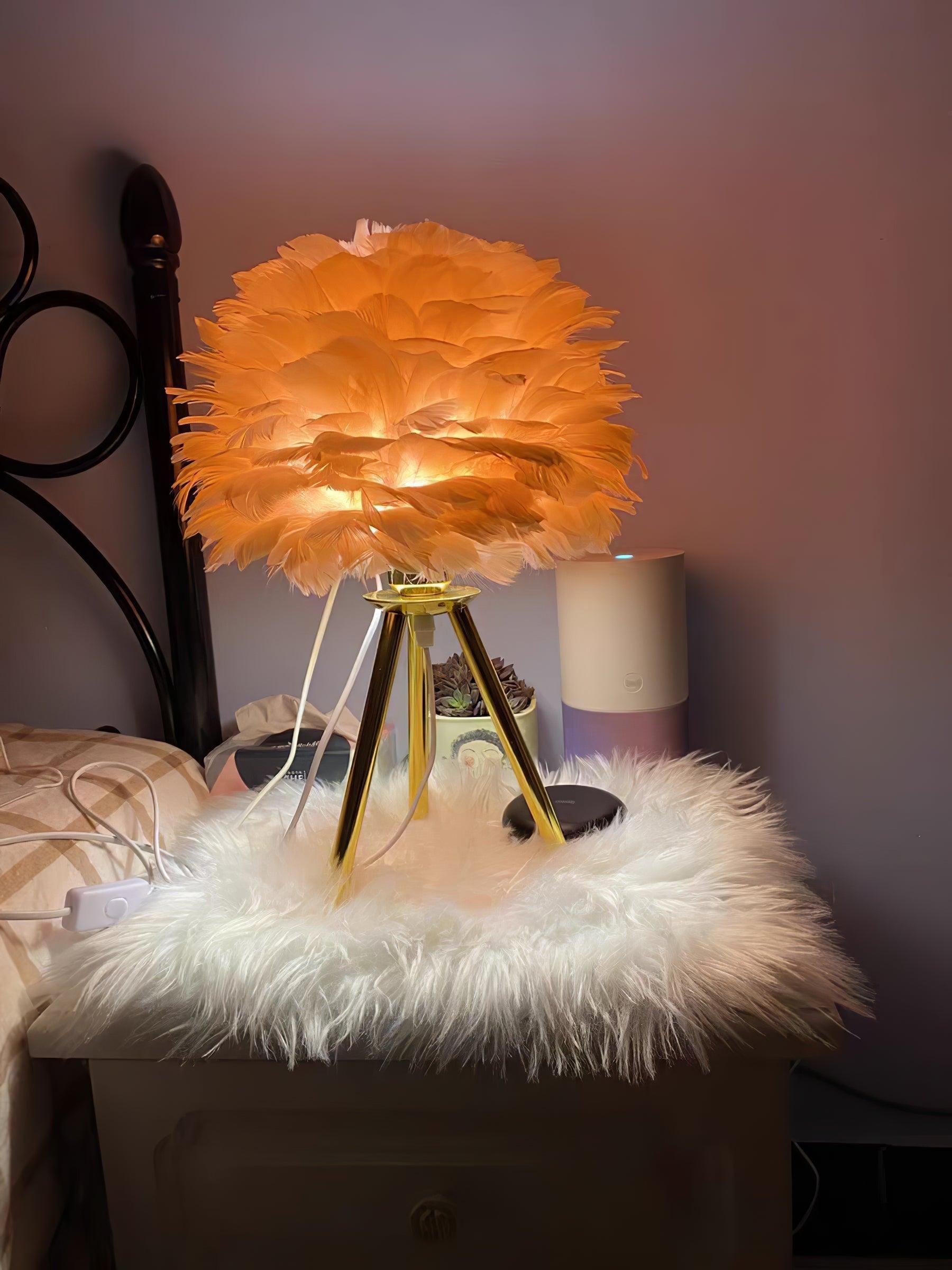 Nilo Feather Feminine Table Lamp - Neutral Decor