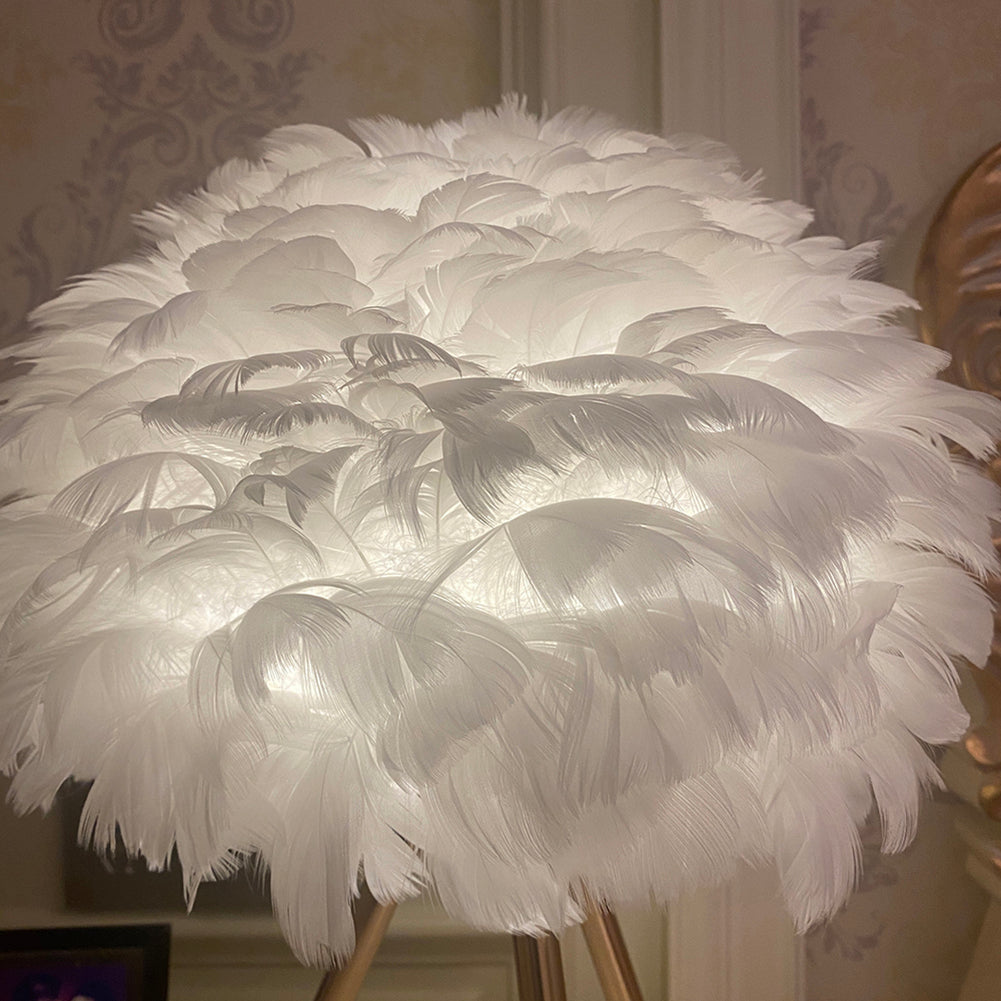Nilo Feather Feminine Table Lamp - Neutral Decor