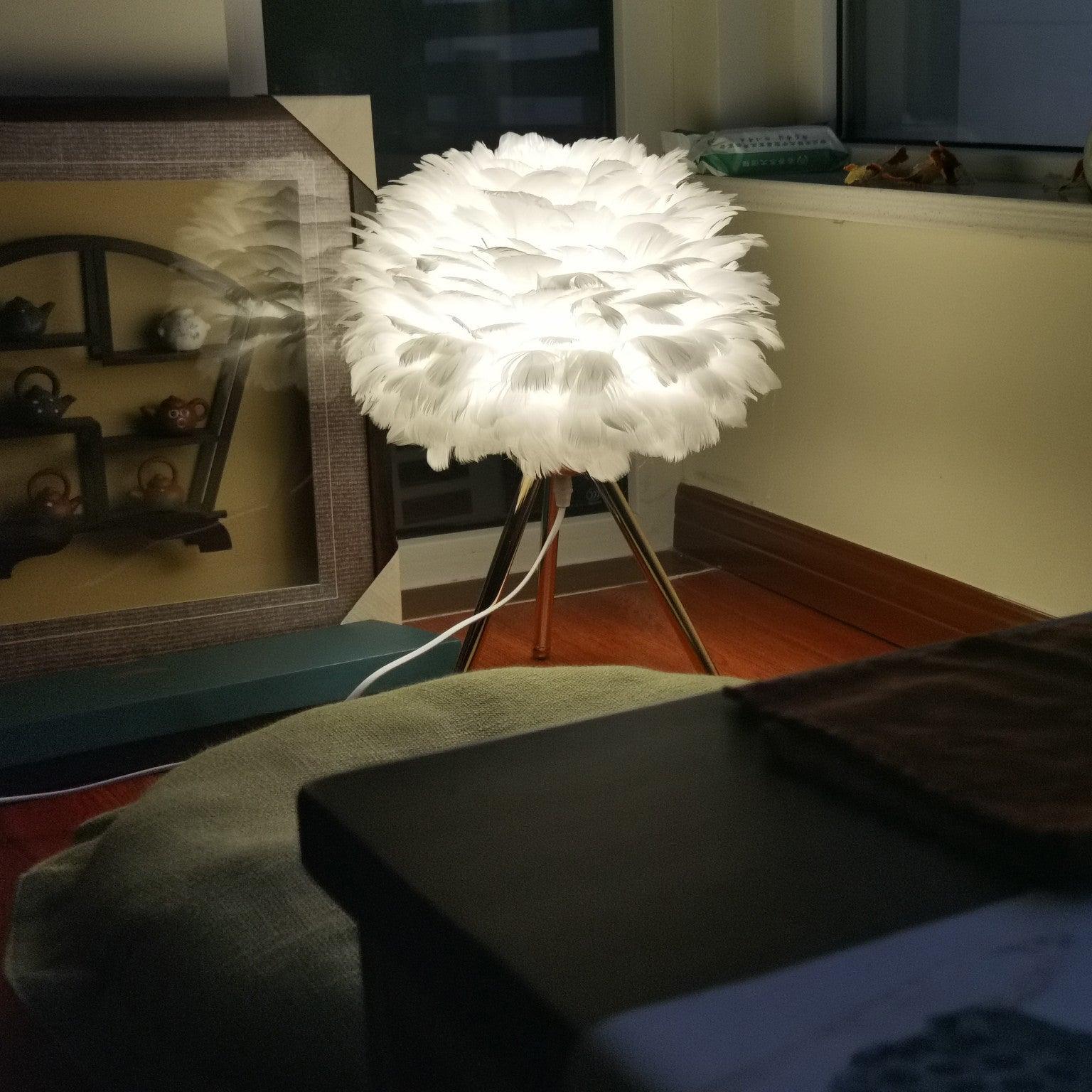 Nilo Feather Feminine Table Lamp - Neutral Decor