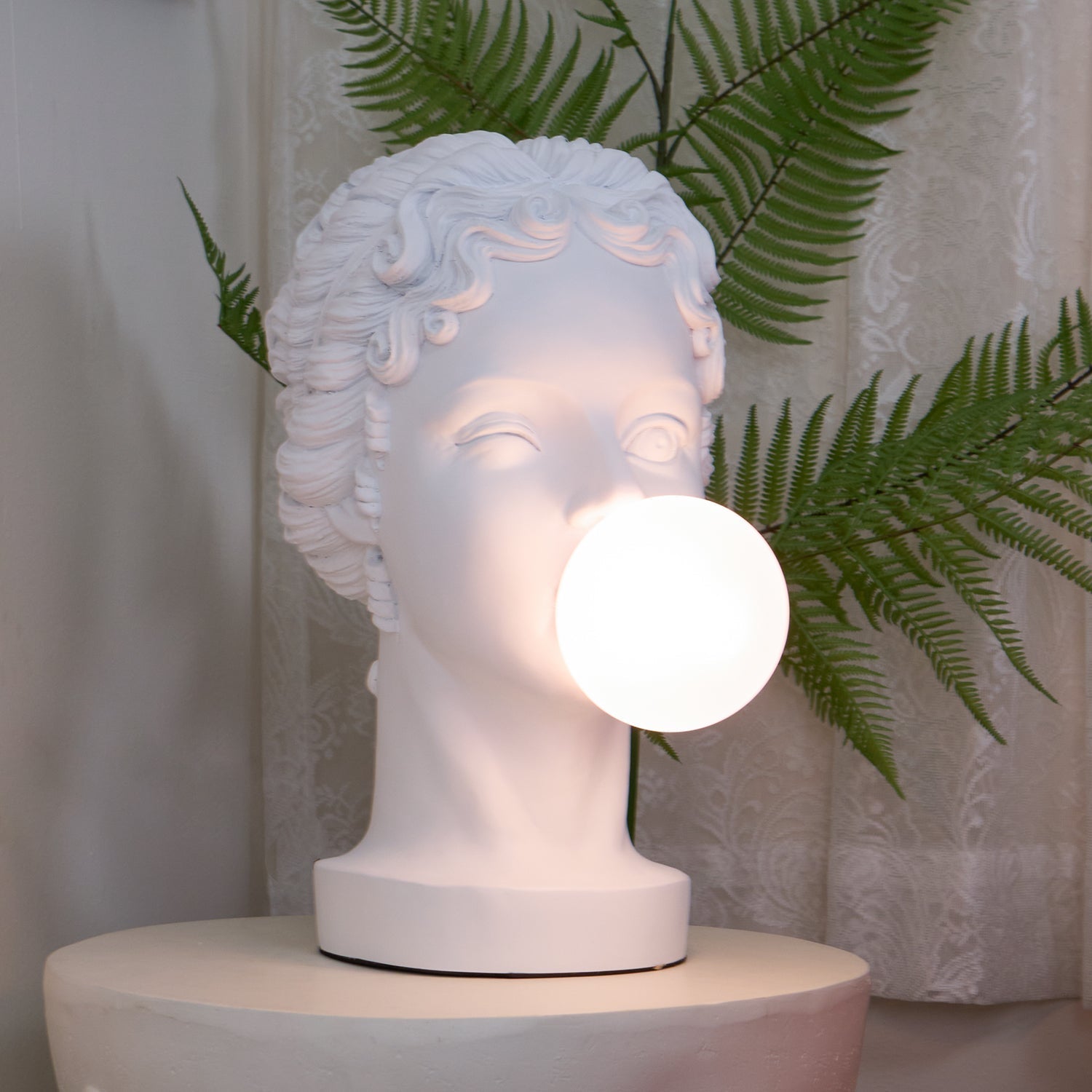 Aurrinel Sculptural Resin Desk Lamp