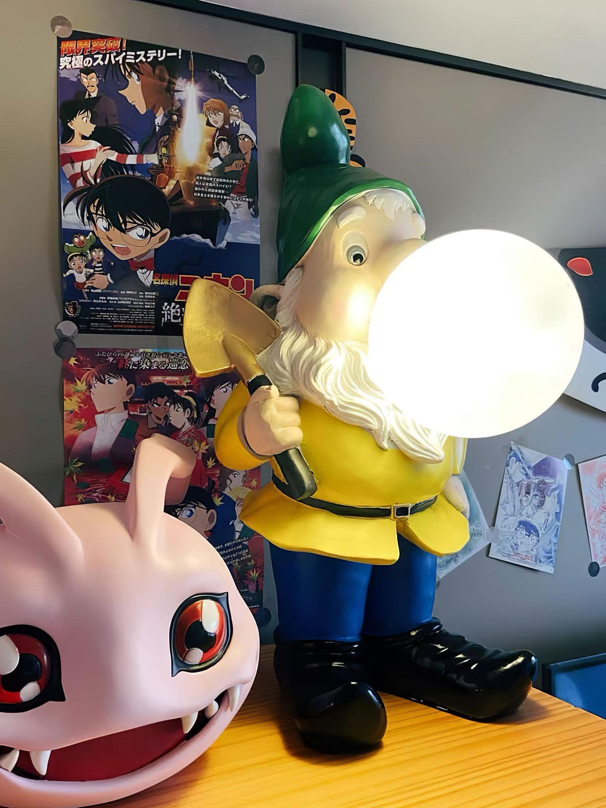 Brisa Resin Playful Table Lamp