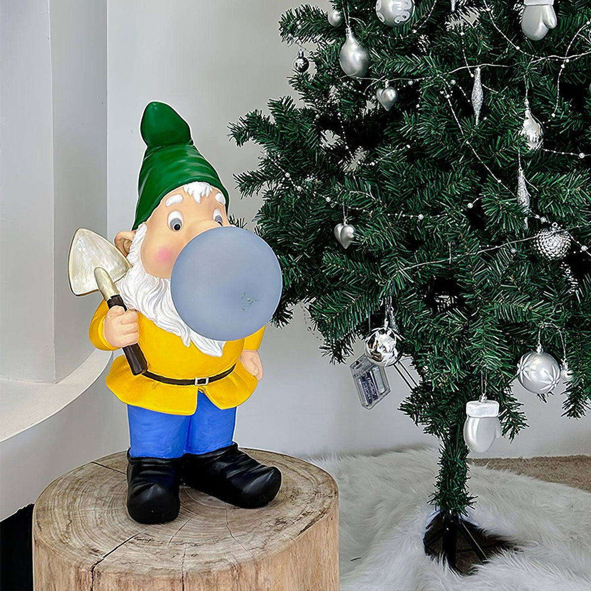 Brisa Resin Playful Table Lamp