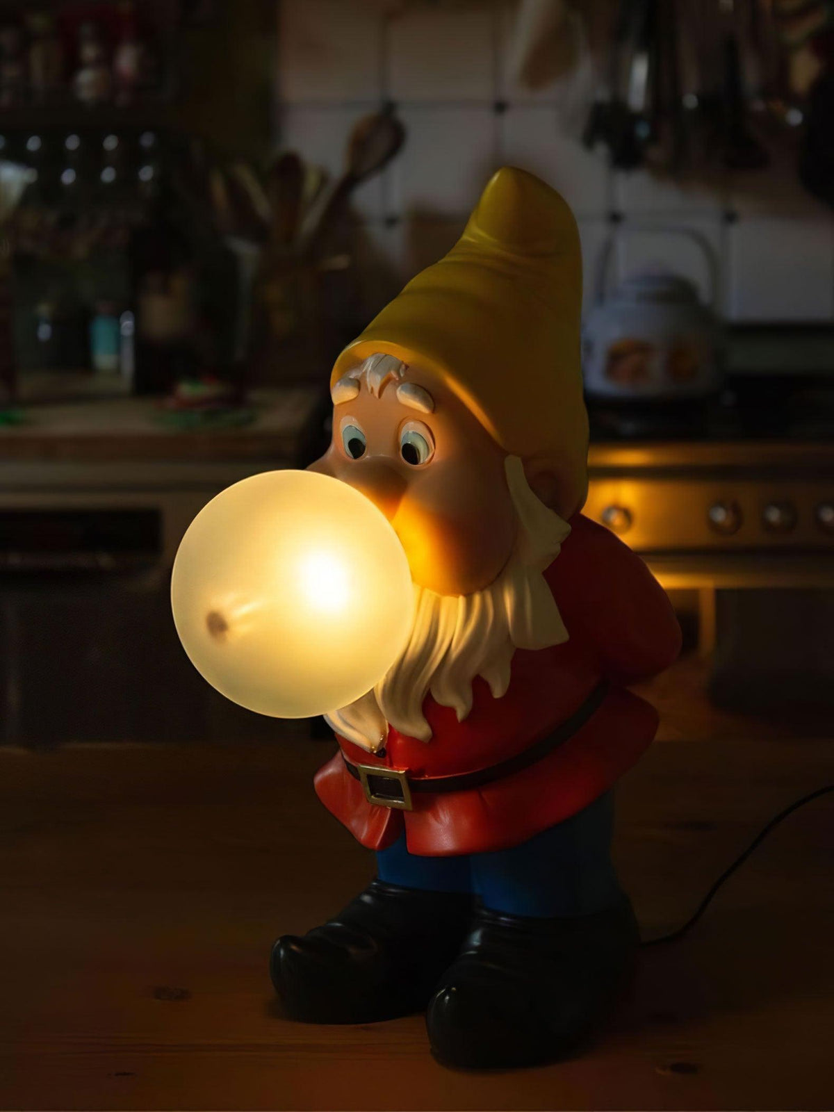 Brisa Resin Playful Table Lamp