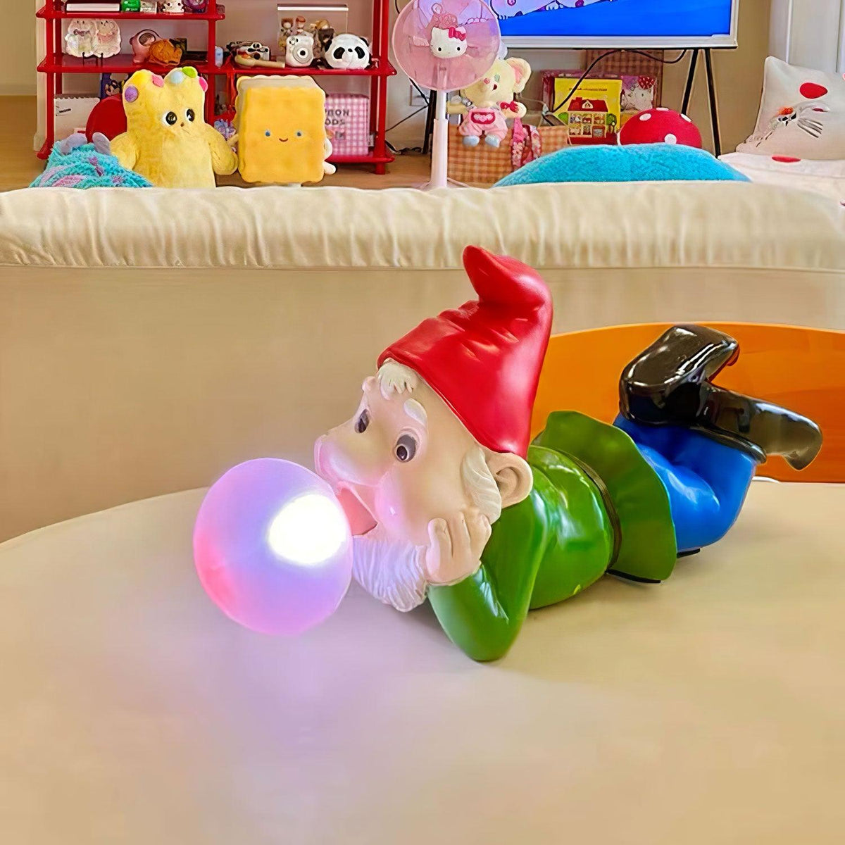 Brisa Resin Playful Table Lamp