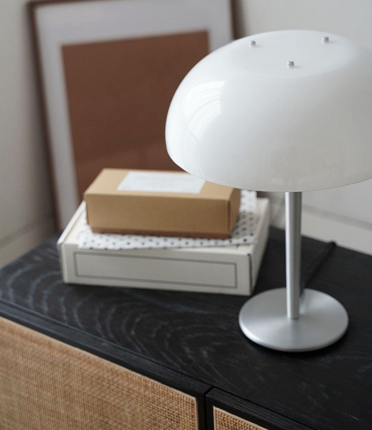 Nilten Modern Glass Table Lamp