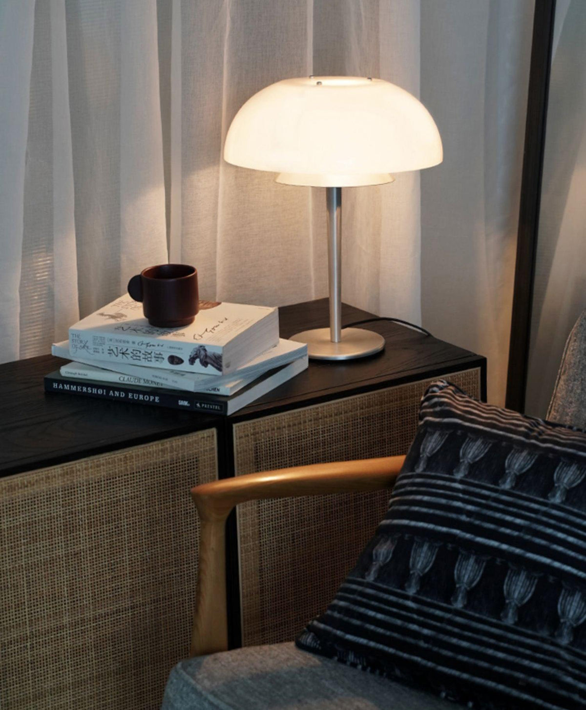 Nilten Modern Glass Table Lamp
