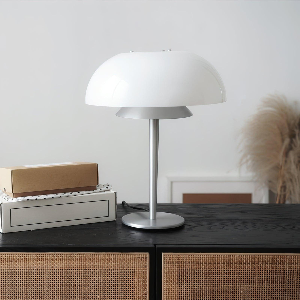 Nilten Modern Glass Table Lamp