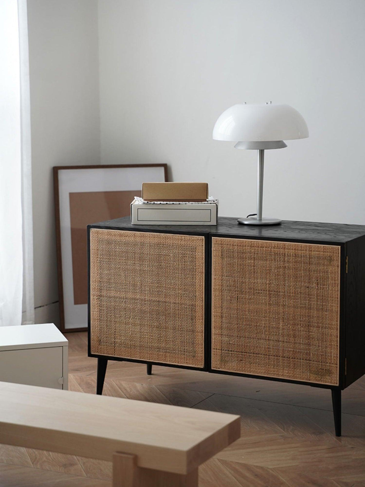 Nilten Modern Glass Table Lamp