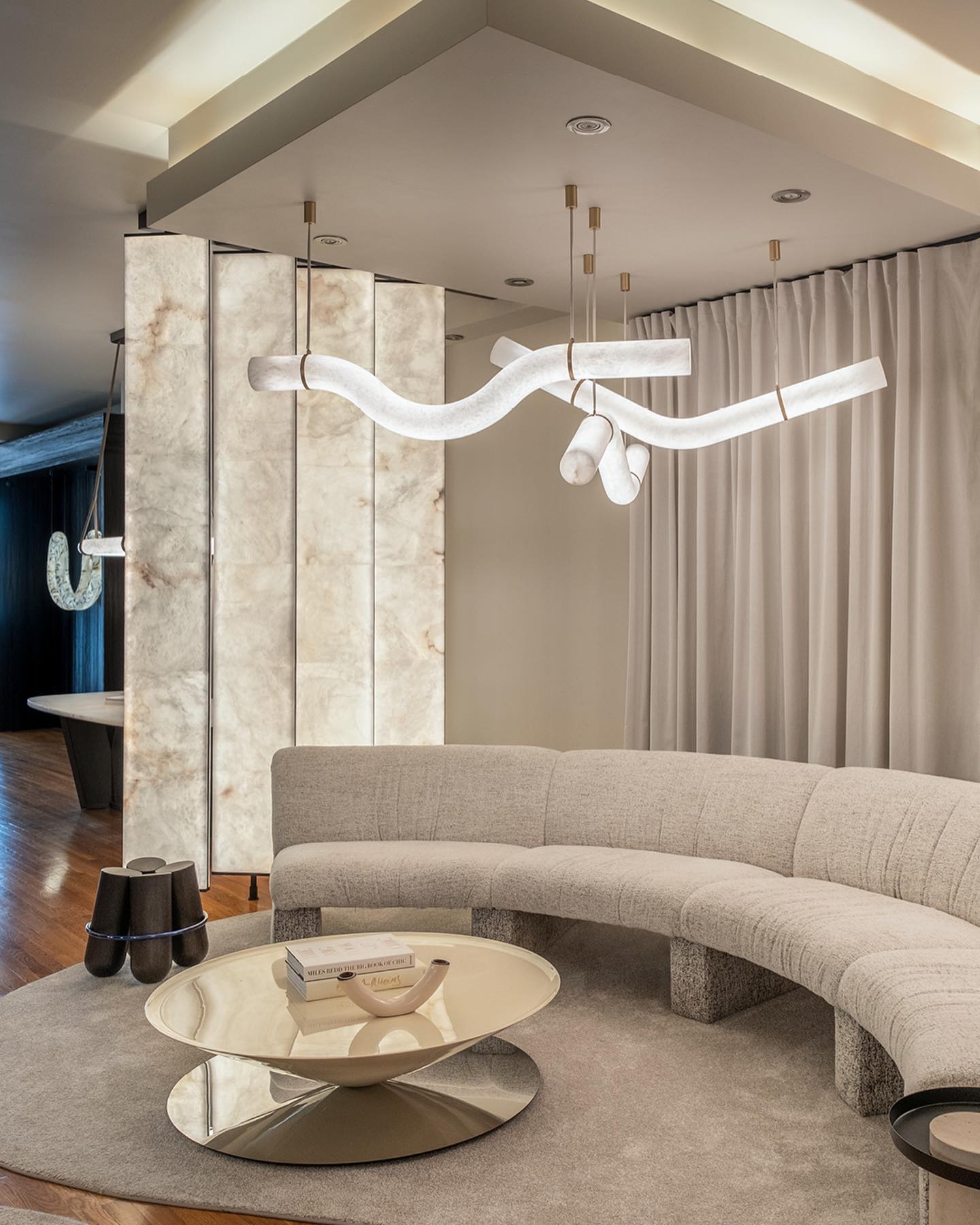Mithos Curved Alabaster Pendant Light