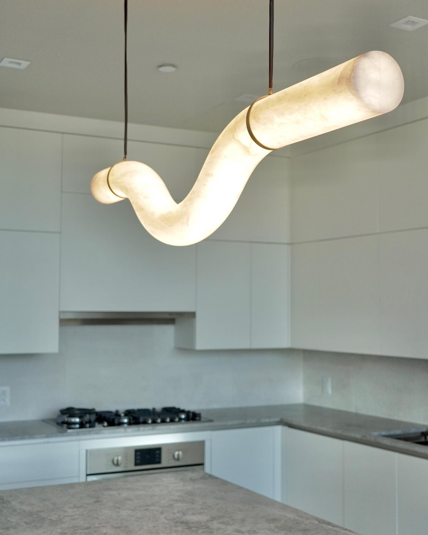 Mithos Curved Alabaster Pendant Light