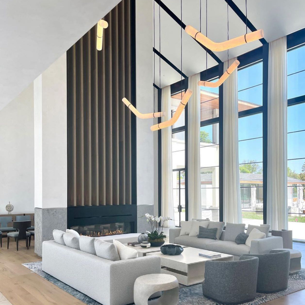 Mithos Curved Alabaster Pendant Light