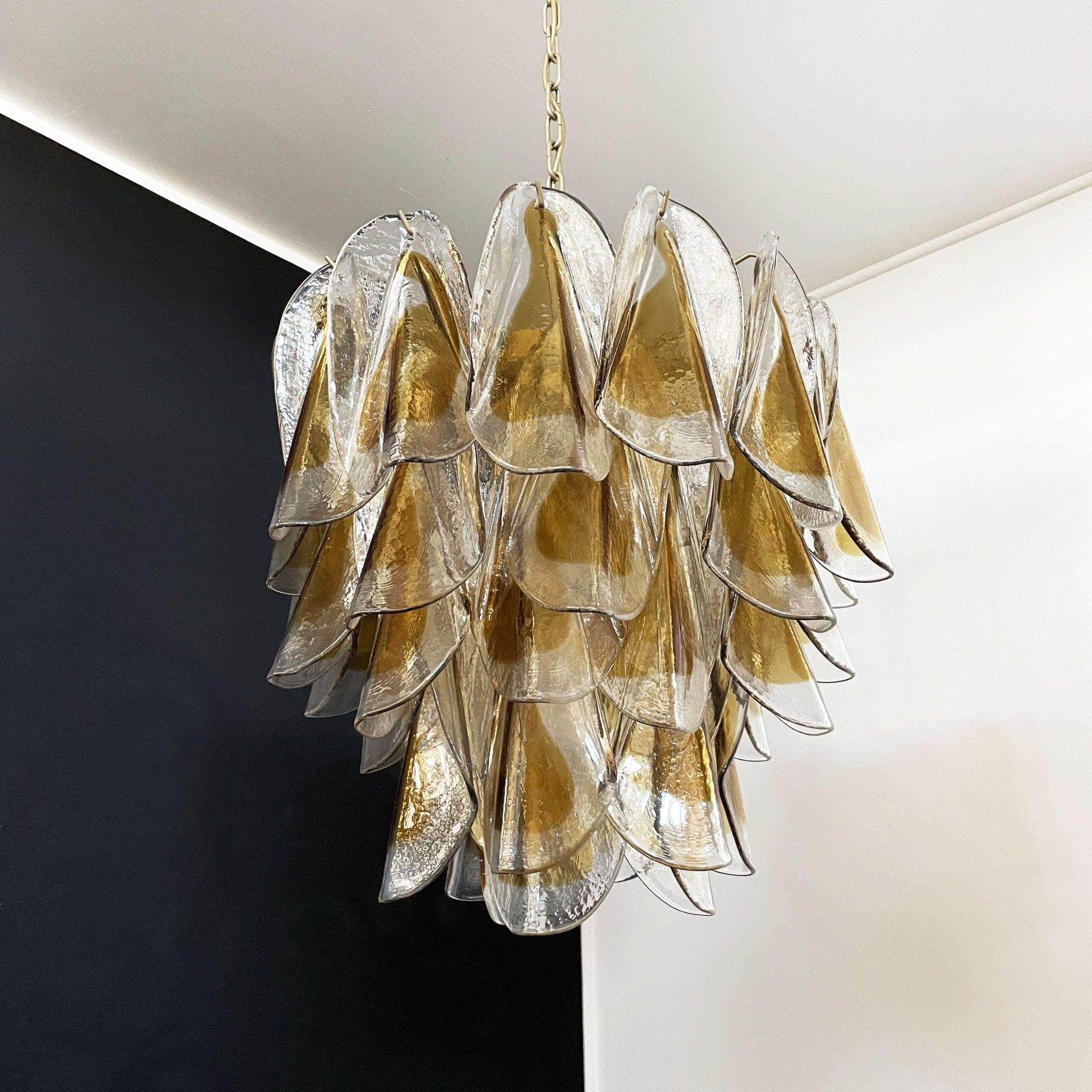 Vild Chandelier Isabella Gold Petal Layered
