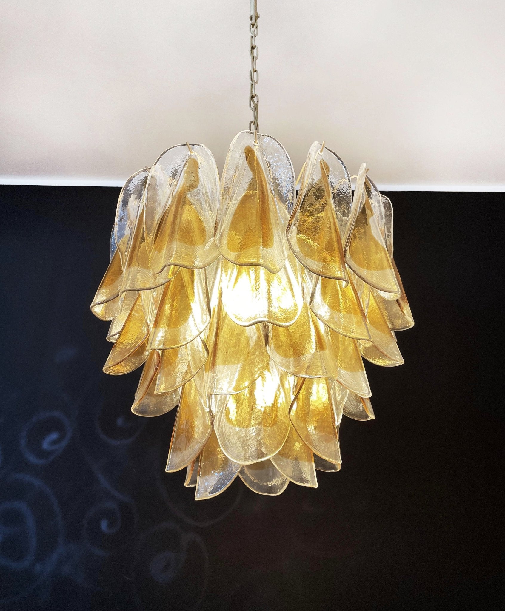 Vild Chandelier Isabella Gold Petal Layered