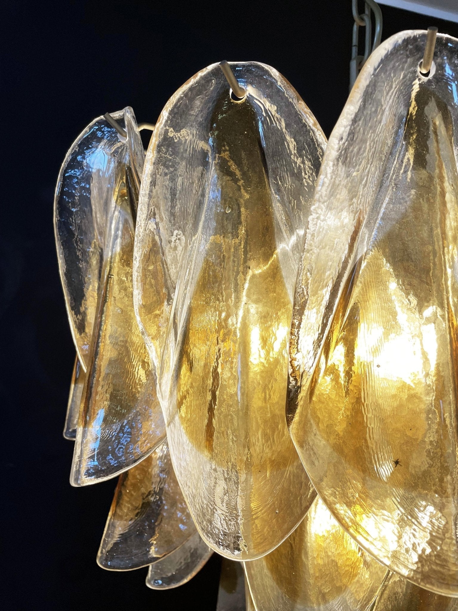 Vild Chandelier Isabella Gold Petal Layered