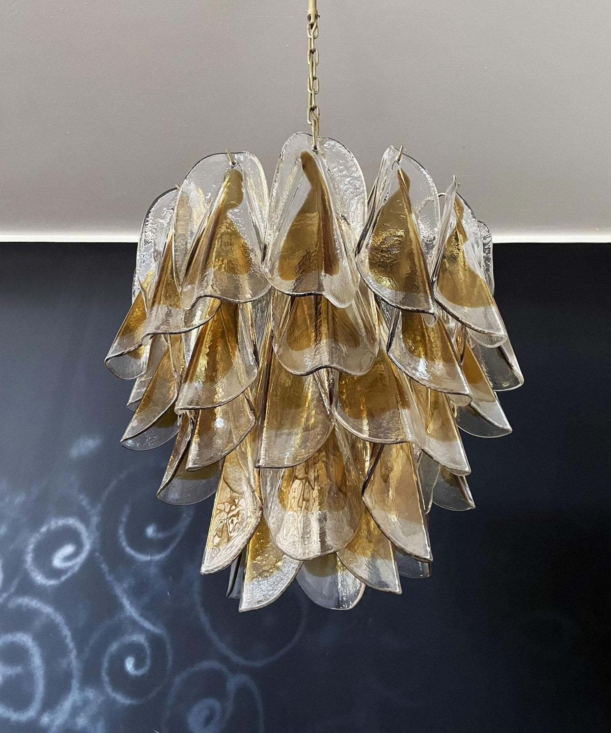 Vild Chandelier Isabella Gold Petal Layered
