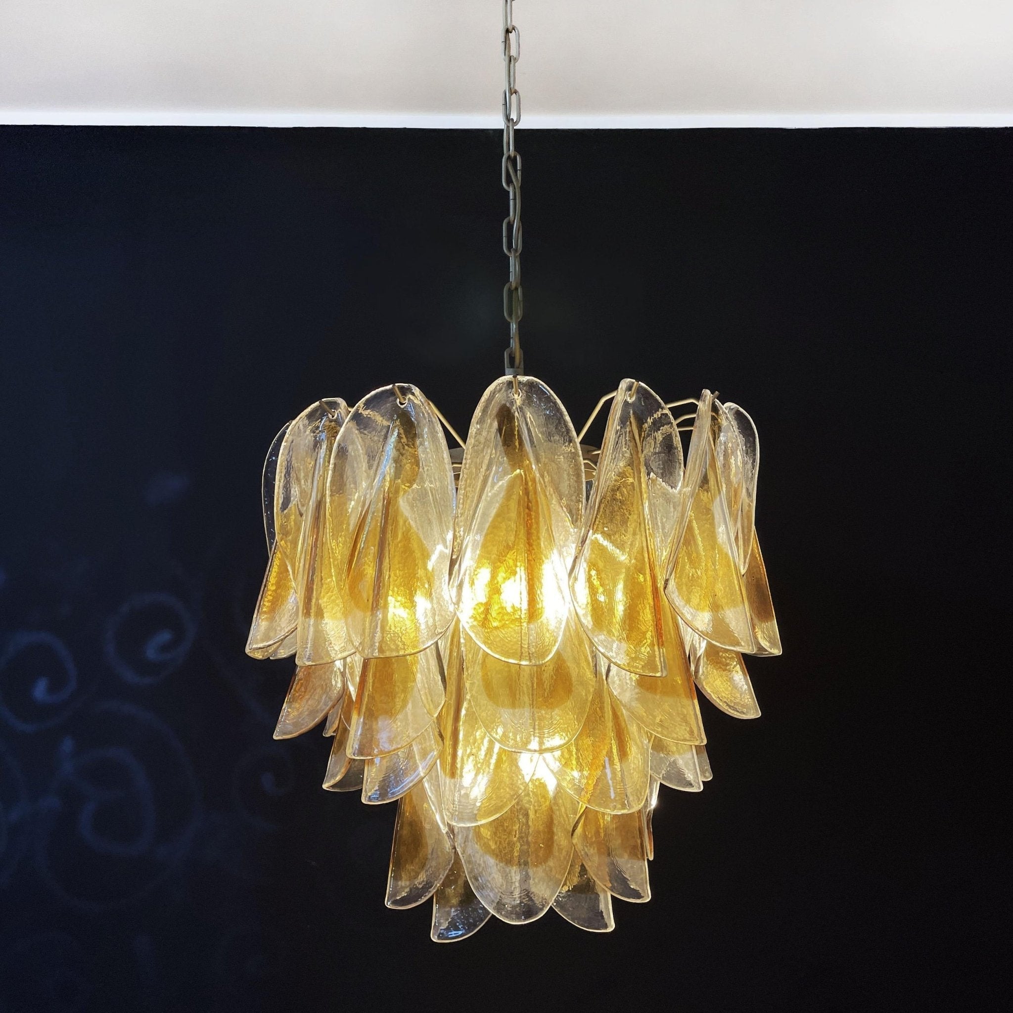 Vild Chandelier Isabella Gold Petal Layered