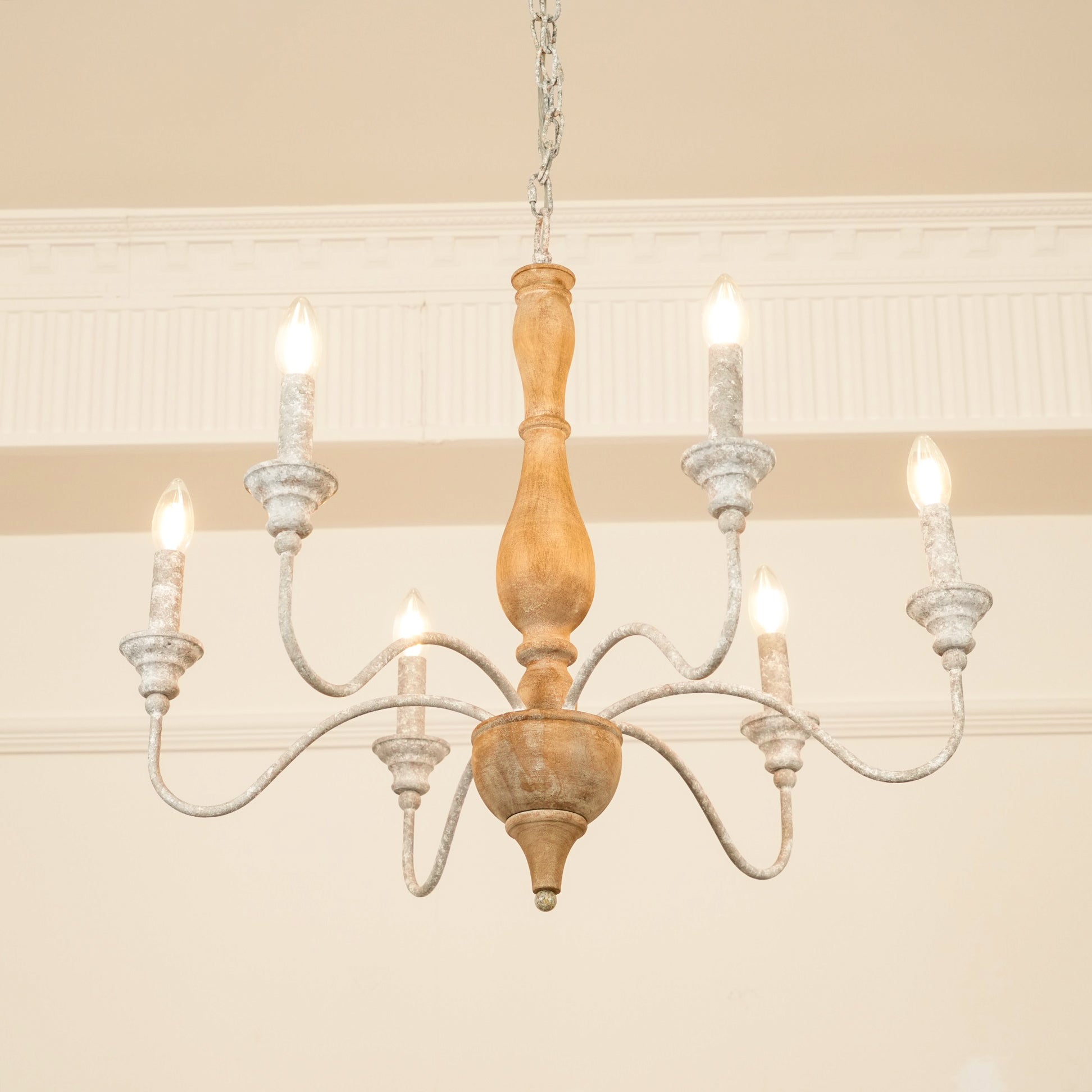 Eurloryra Chandelier