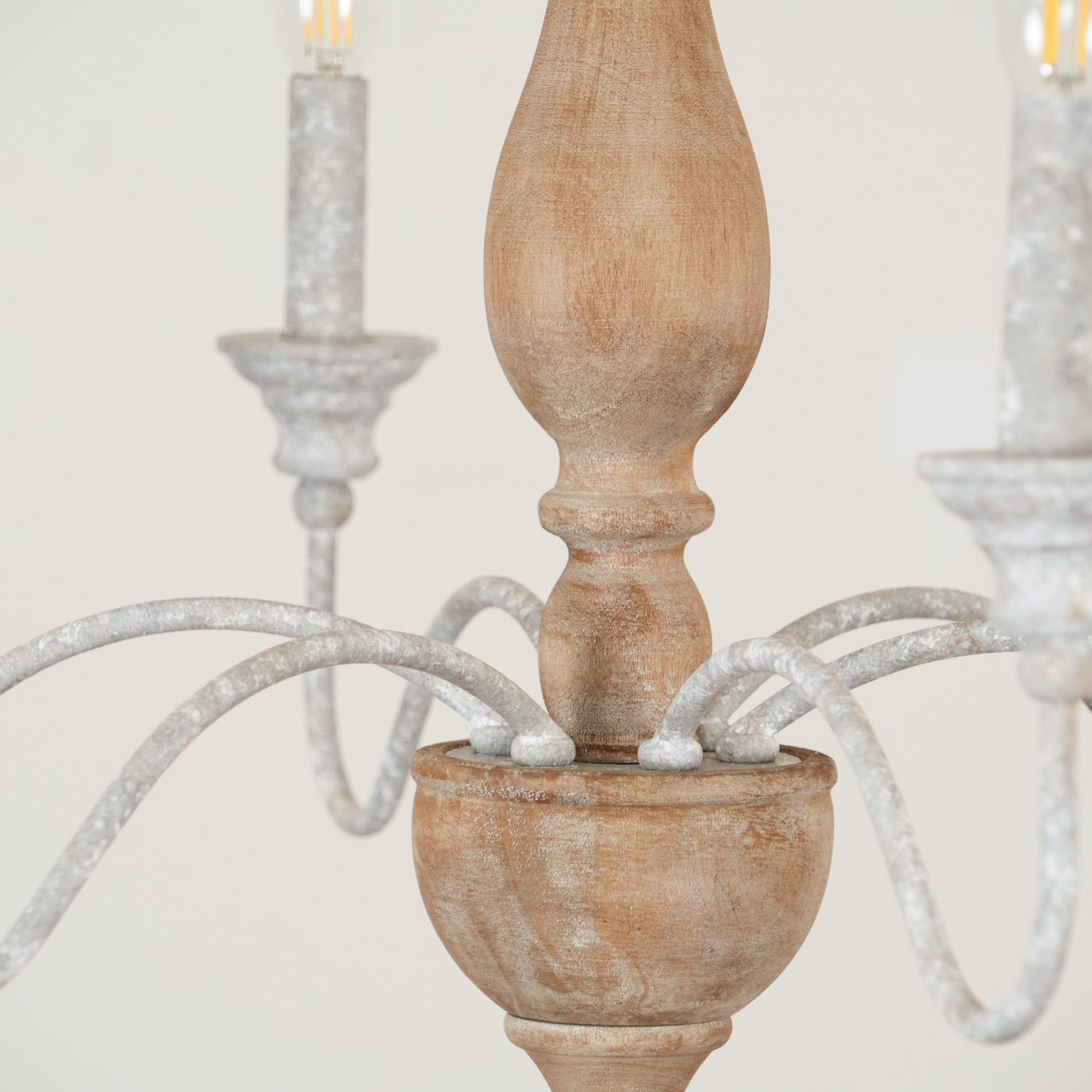 Eurloryra Chandelier