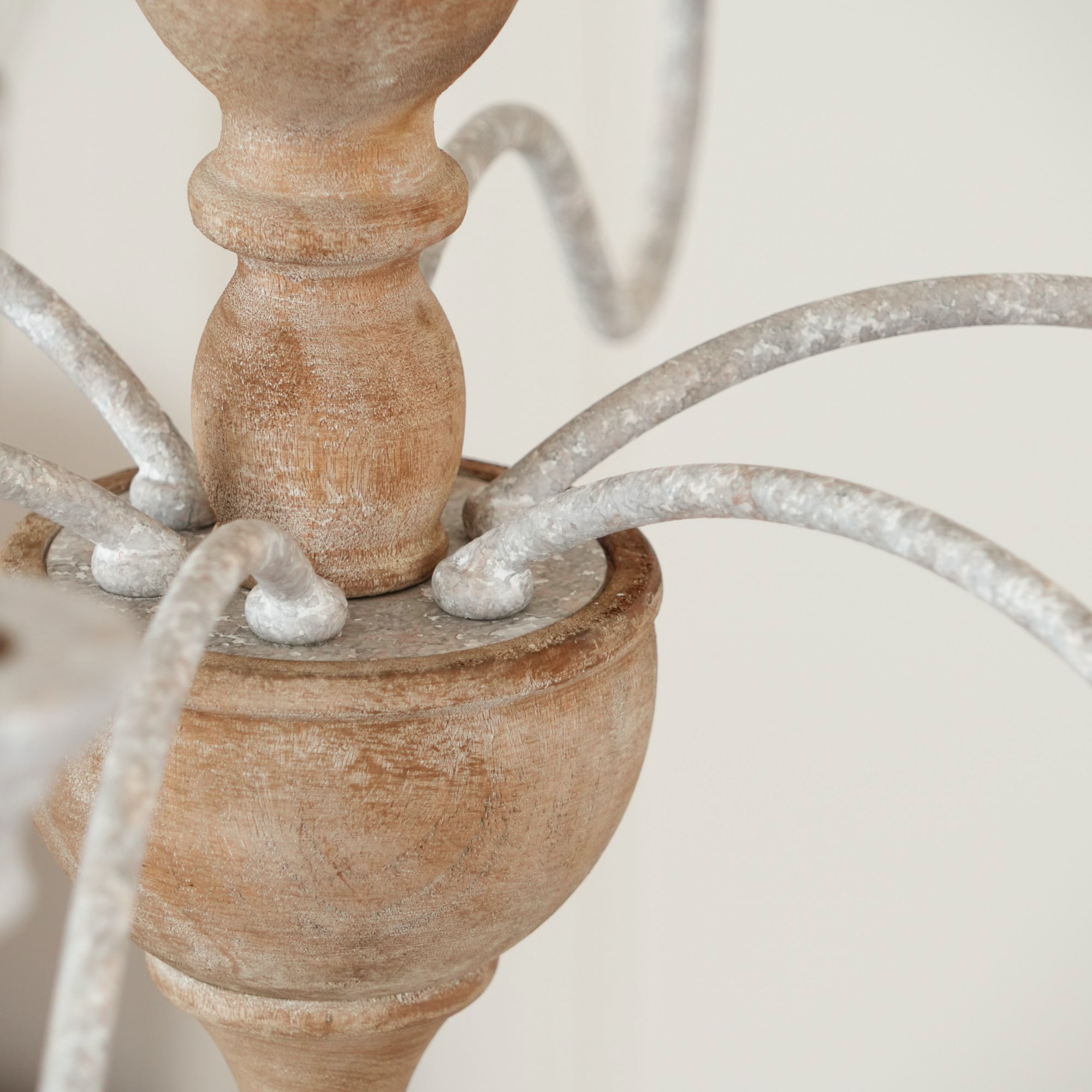 Eurloryra Chandelier
